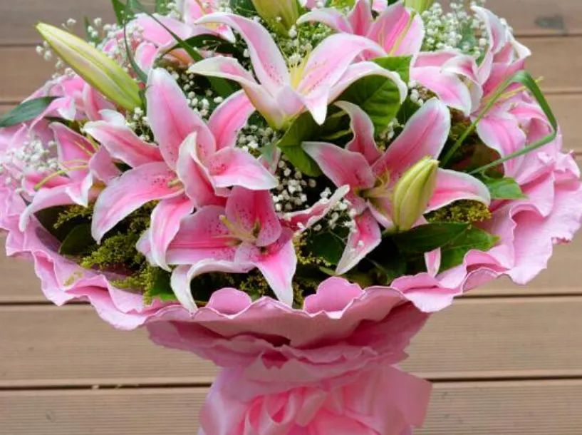 教師節(jié)送什么鮮花好，最好送多少朵寓意好