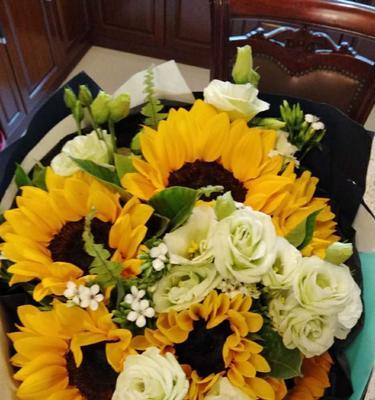 <strong>送父親什么花？15種合適的選擇（如何選擇適合送給父親的花？-花材、花色、寓意詳解）</strong>